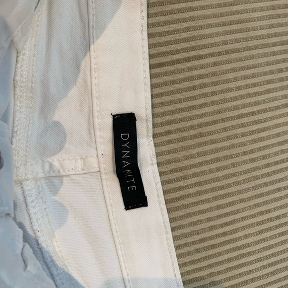 LAST CHANCE🌸white dynamite shorts with detailing - Picture 3 of 4